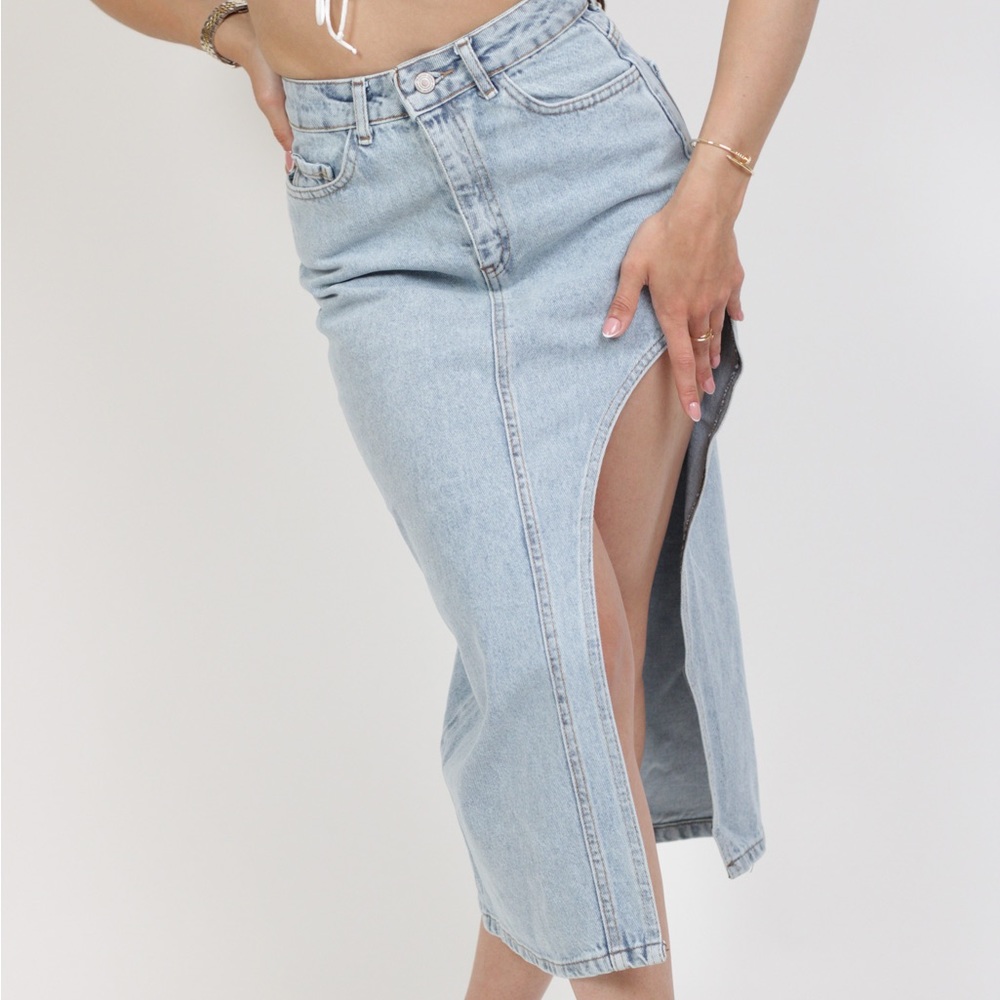 Available sizes 2, 4, 6.